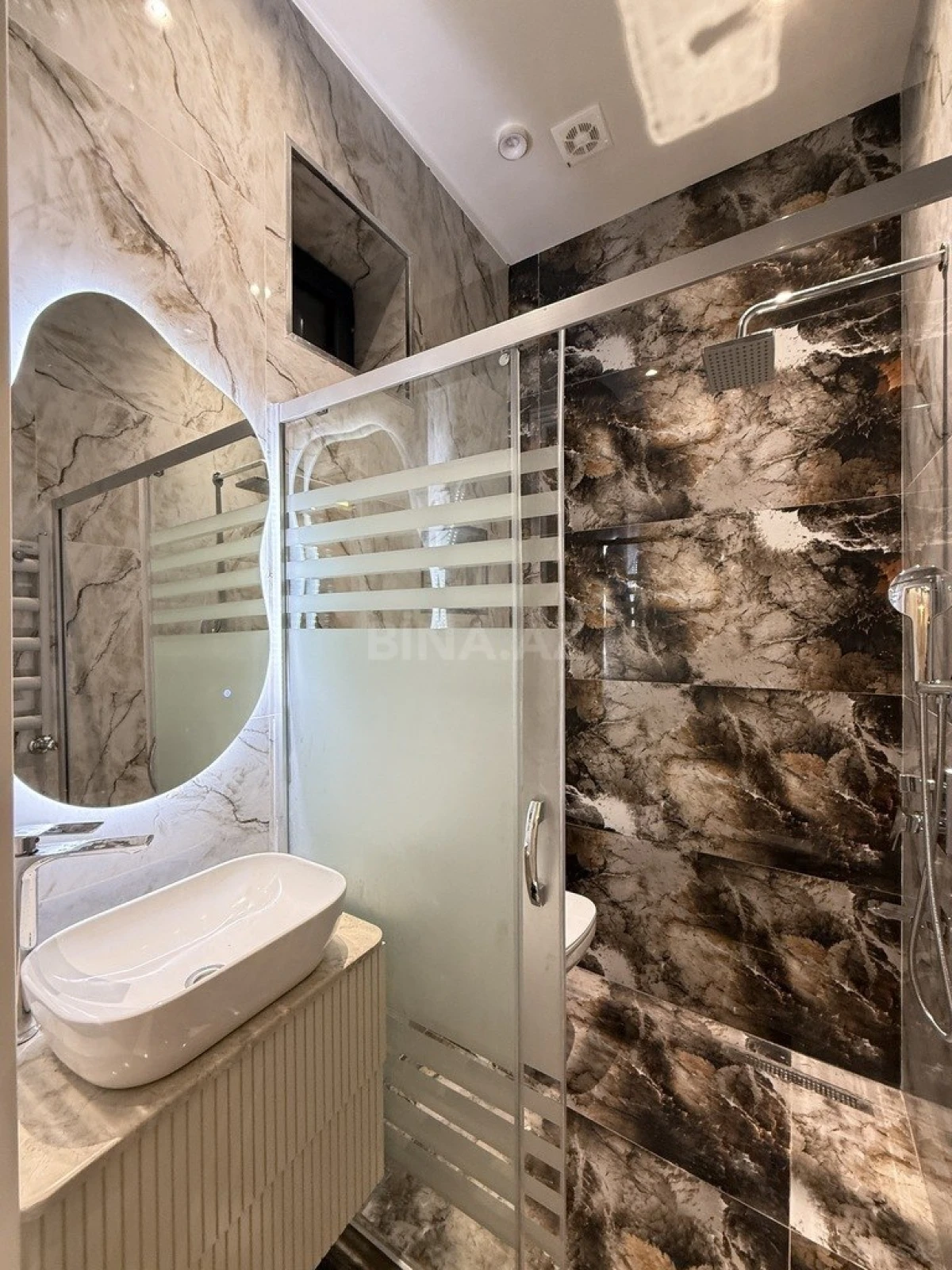 Satılır 6 otaqlı həyət evi 300 m²