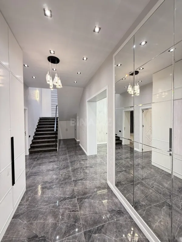 Satılır 6 otaqlı həyət evi 300 m²