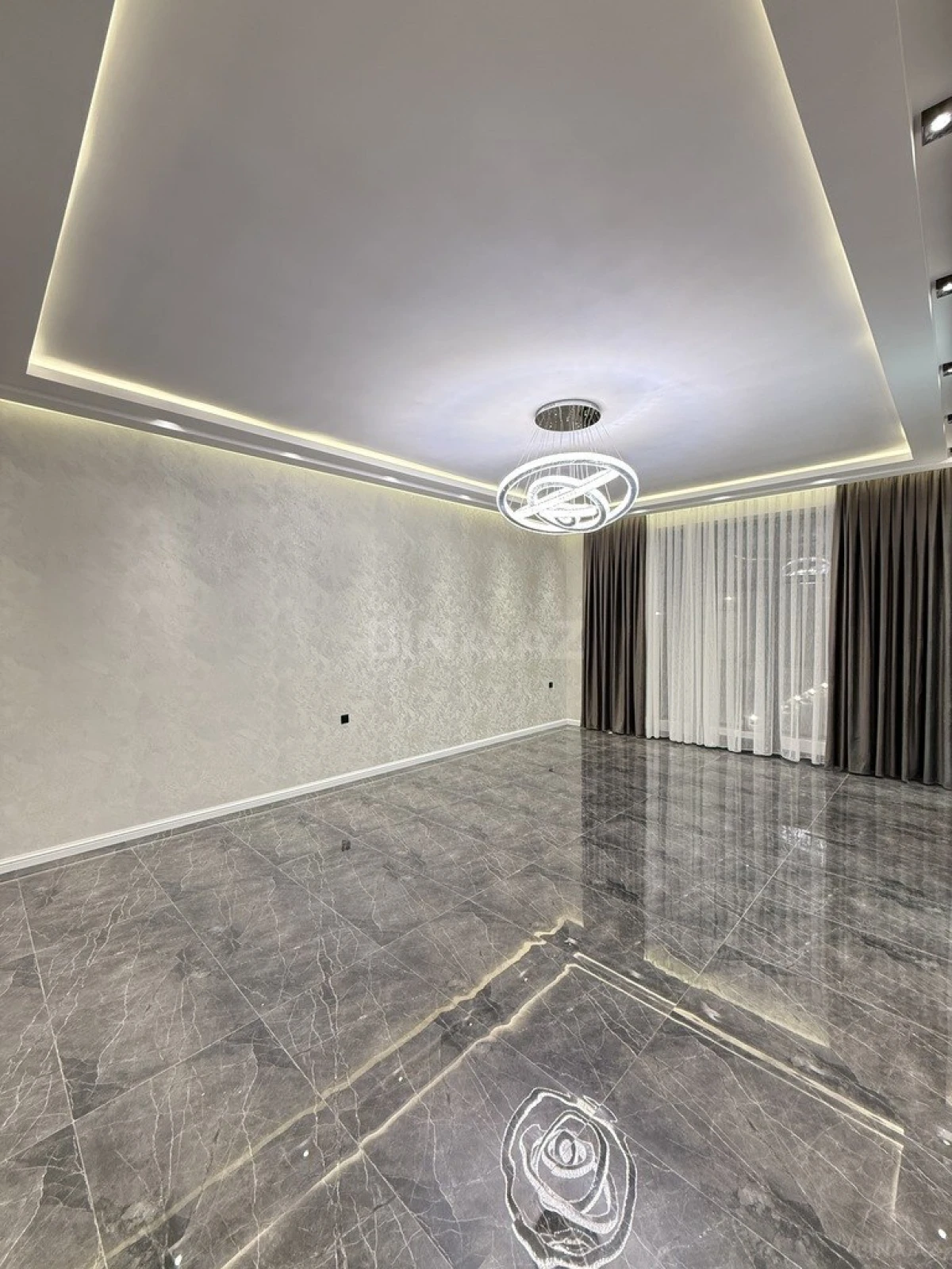 Satılır 6 otaqlı həyət evi 300 m²
