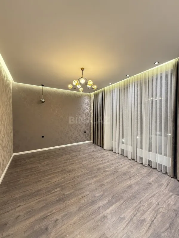 Satılır 6 otaqlı həyət evi 300 m²