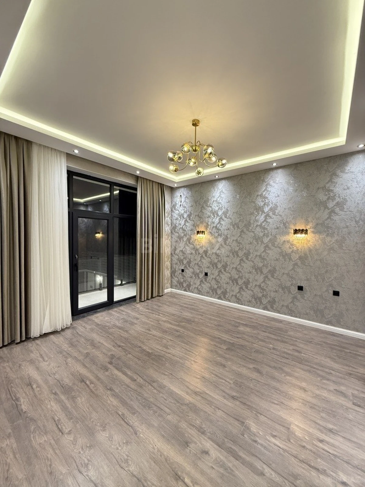Satılır 6 otaqlı həyət evi 300 m²