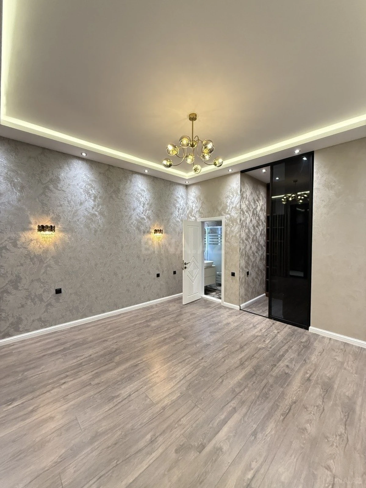 Satılır 6 otaqlı həyət evi 300 m²