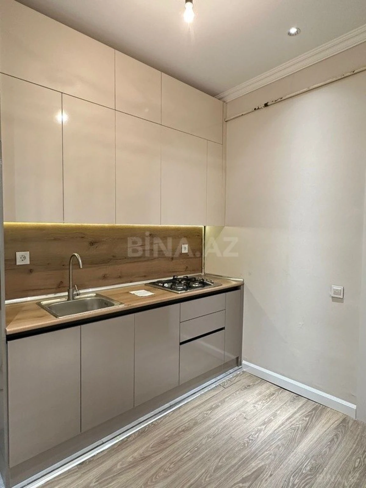 Satılır 2 otaqlı mənzil 72 m²