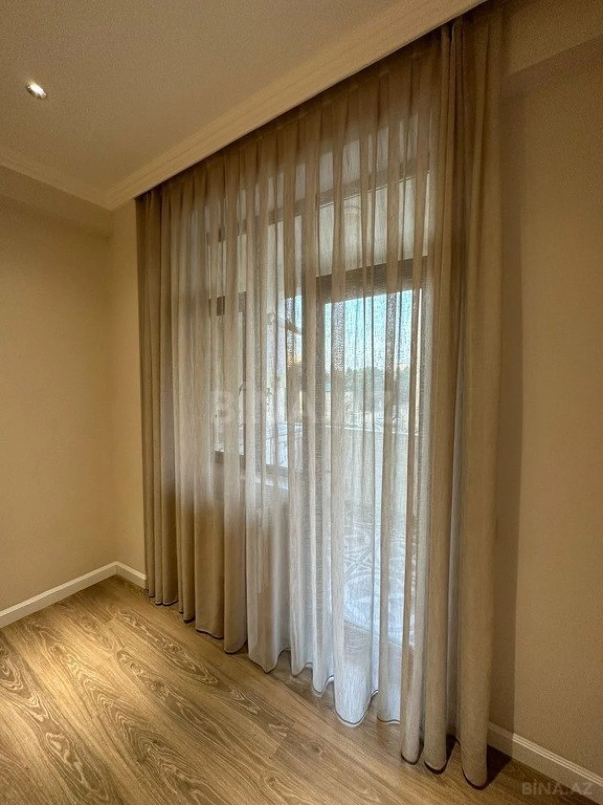 Satılır 2 otaqlı mənzil 72 m²