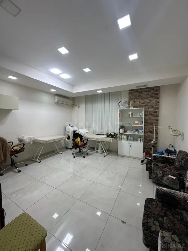 Satılır obyekt 700 m²