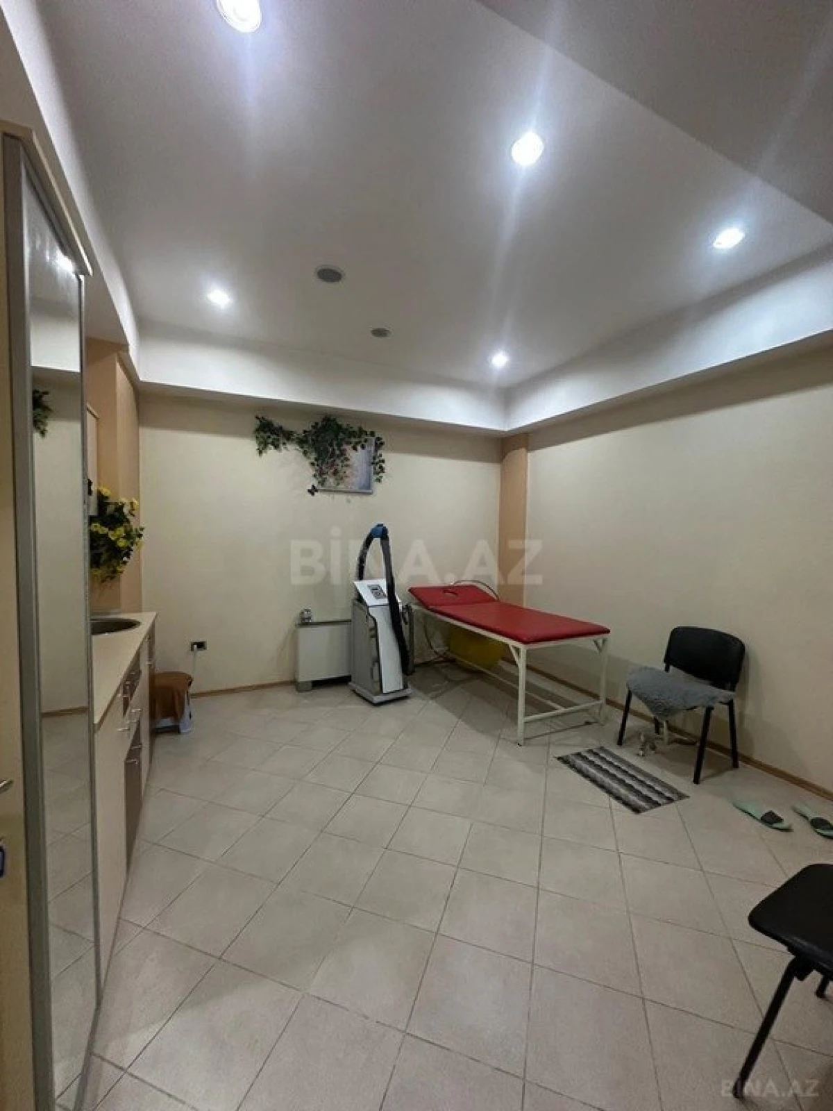 Satılır obyekt 700 m²