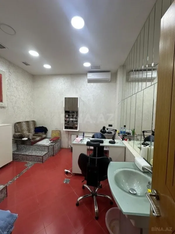 Satılır obyekt 700 m²