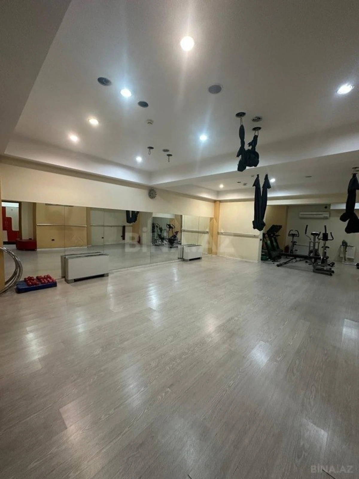 Satılır obyekt 700 m²