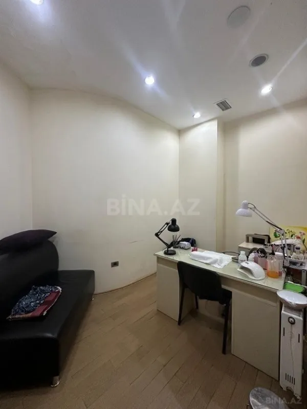 Satılır obyekt 700 m²