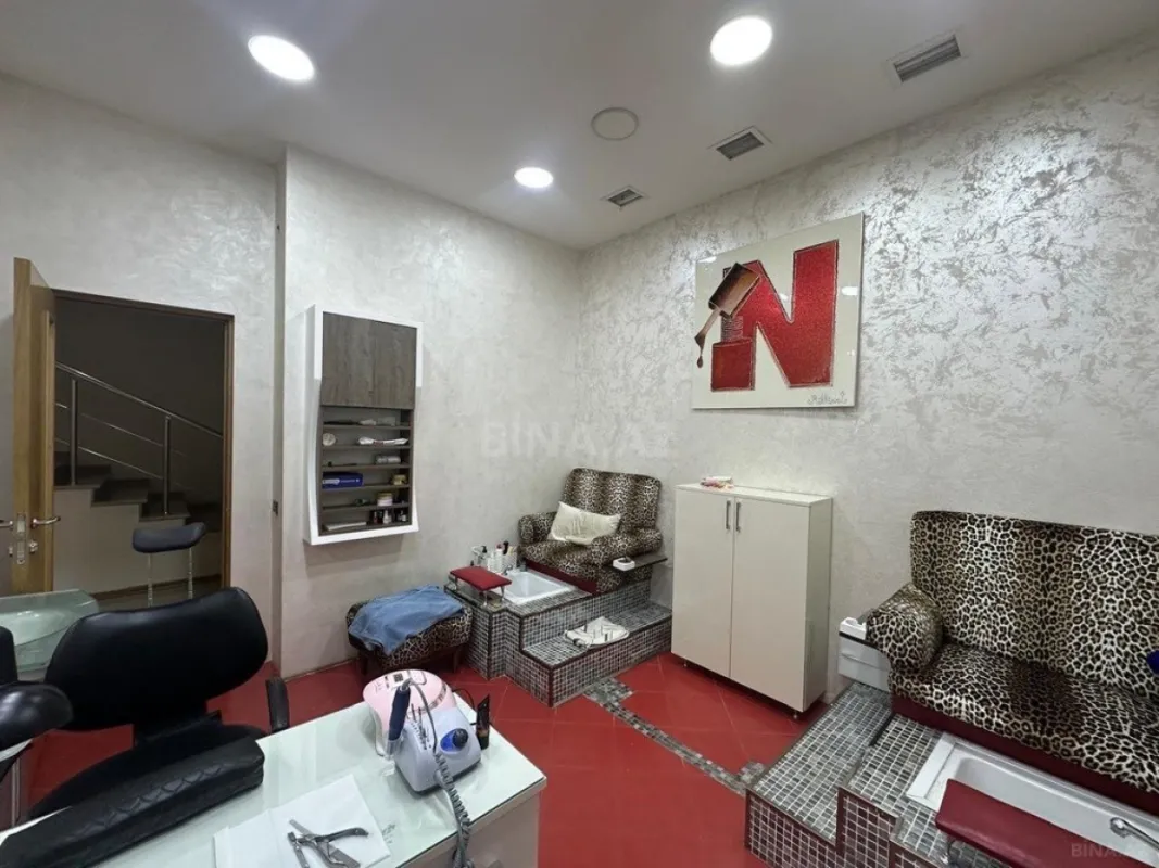 Satılır obyekt 700 m²