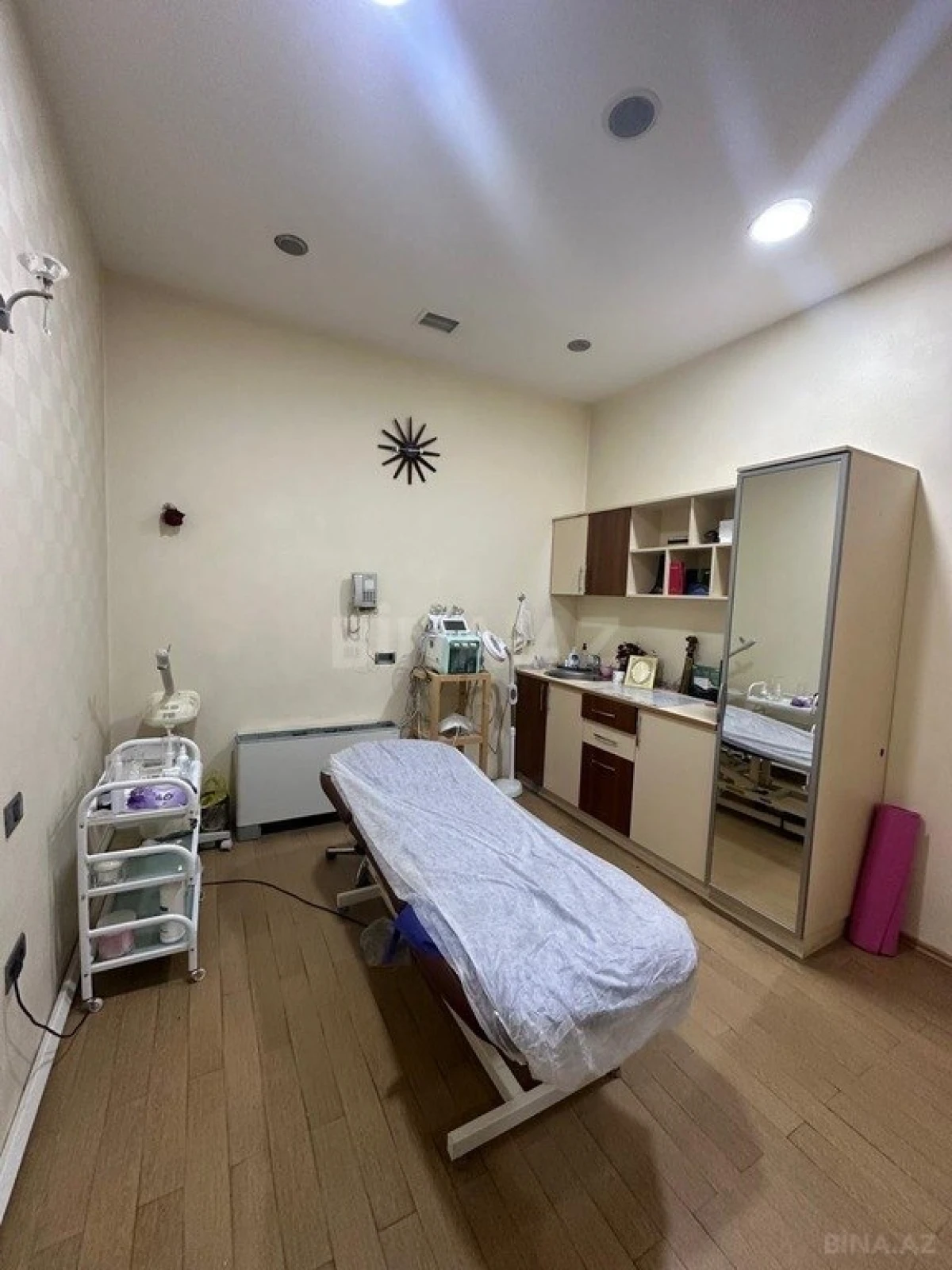 Satılır obyekt 700 m²