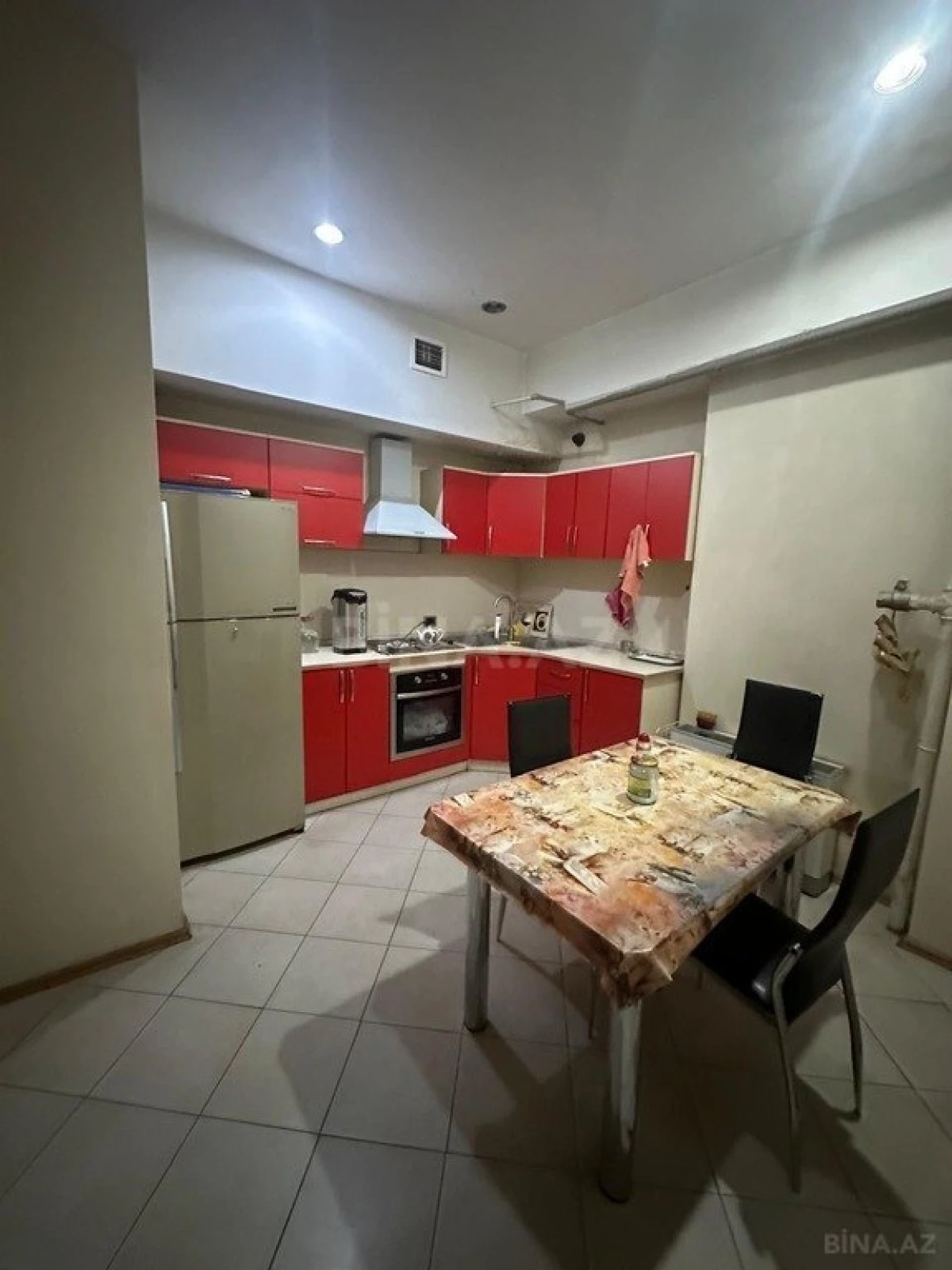 Satılır obyekt 700 m²