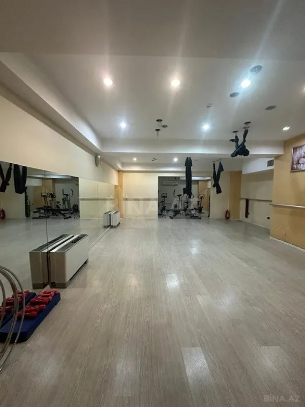 Satılır obyekt 700 m²