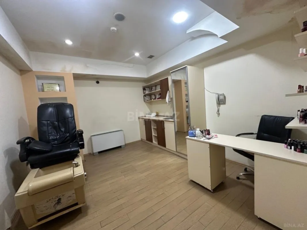 Satılır obyekt 700 m²