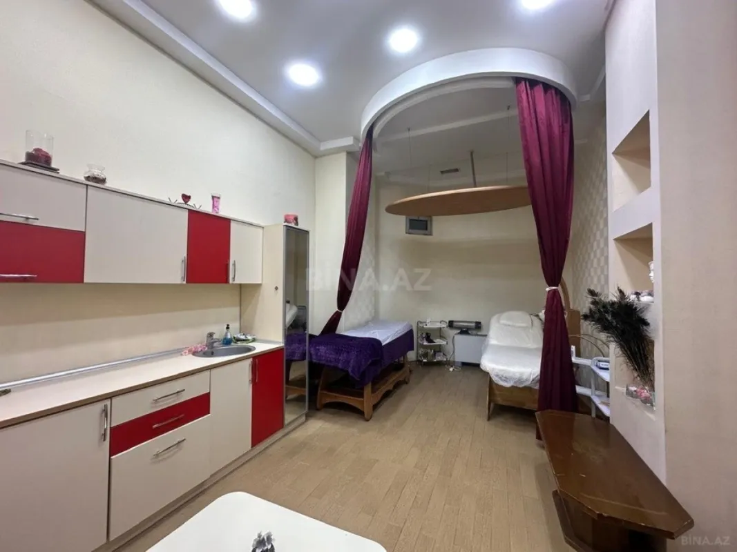 Satılır obyekt 700 m²