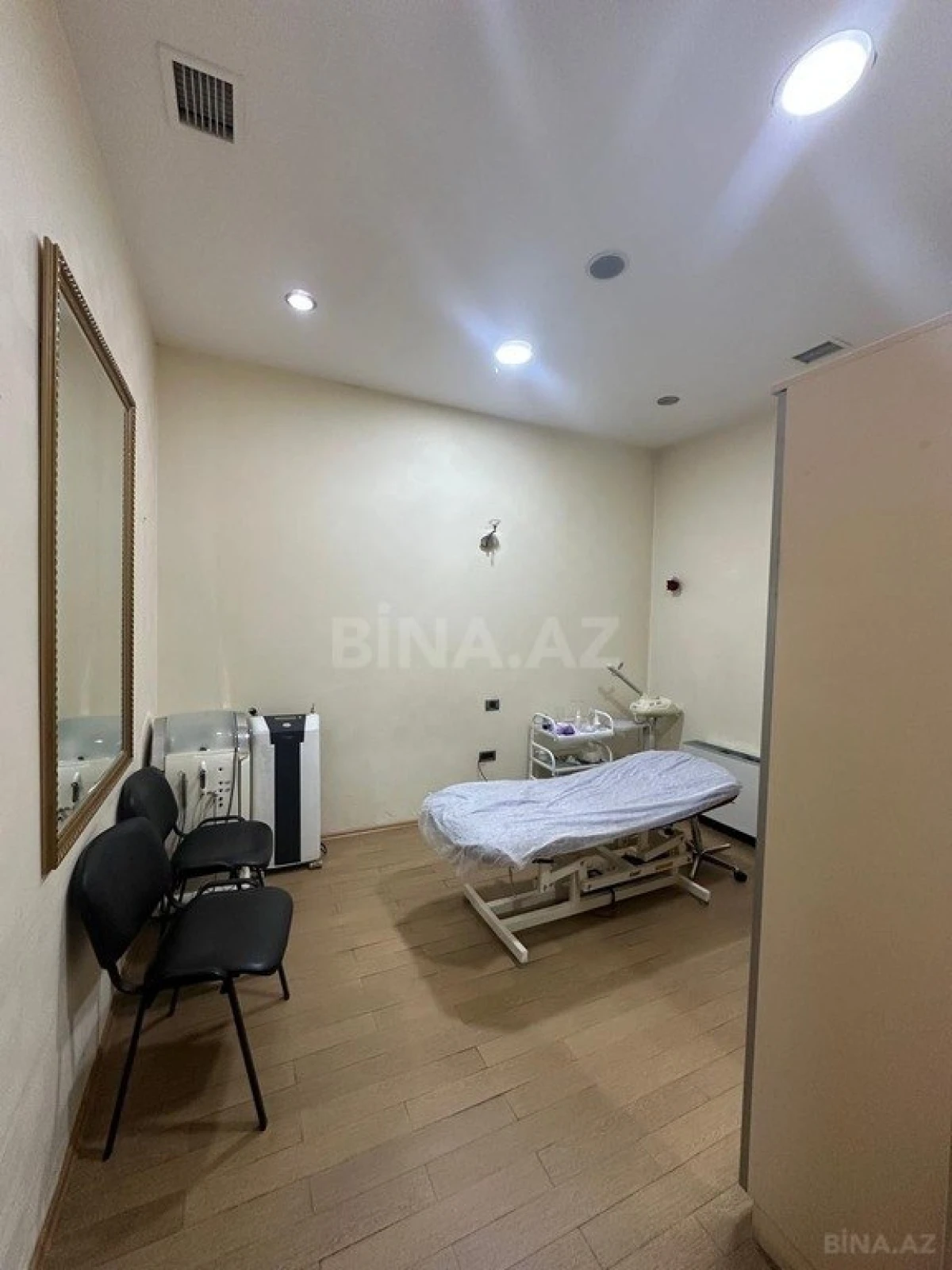 Satılır obyekt 700 m²