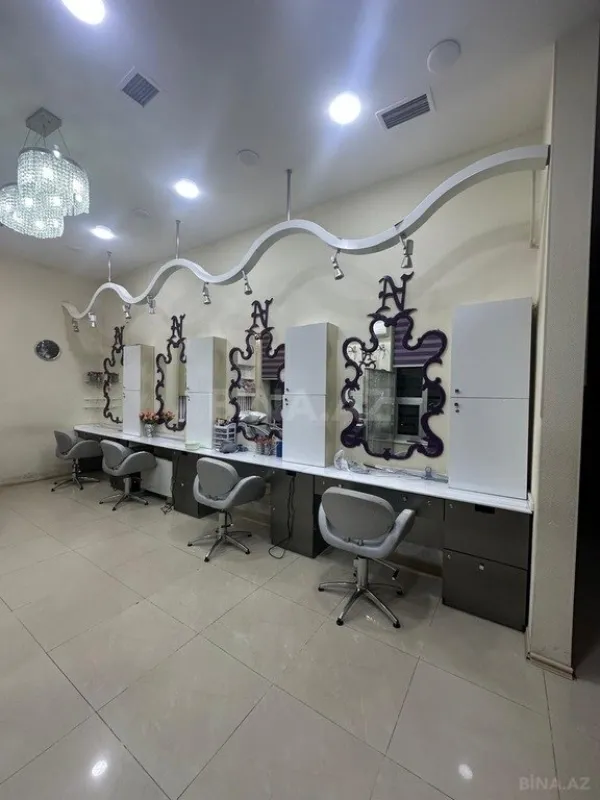 Satılır obyekt 700 m²