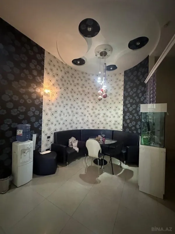 Satılır obyekt 700 m²