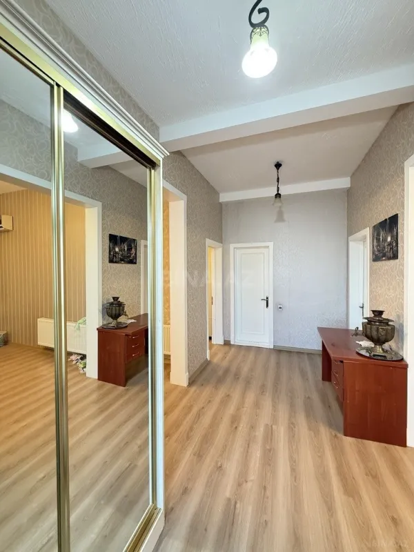 Satılır 4 otaqlı həyət evi 180 m²