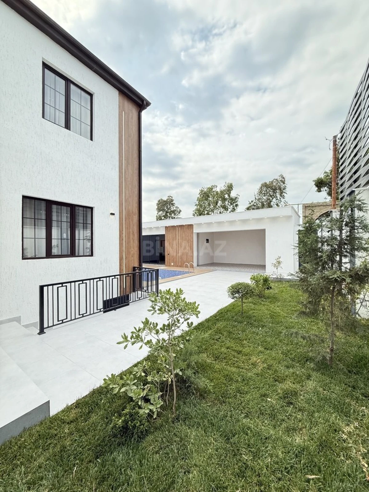 Satılır 5 otaqlı həyət evi 220 m²