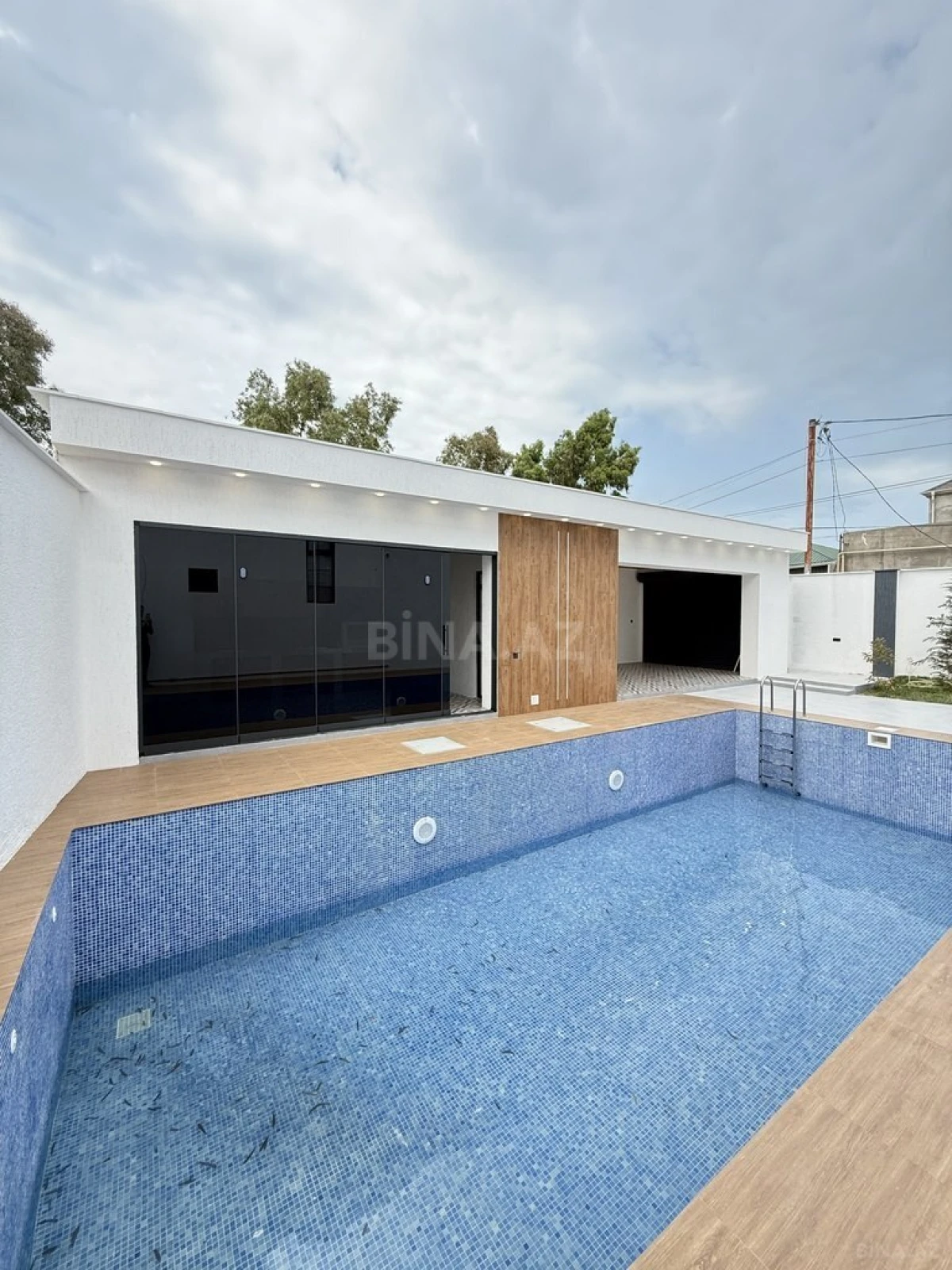 Satılır 5 otaqlı həyət evi 220 m²