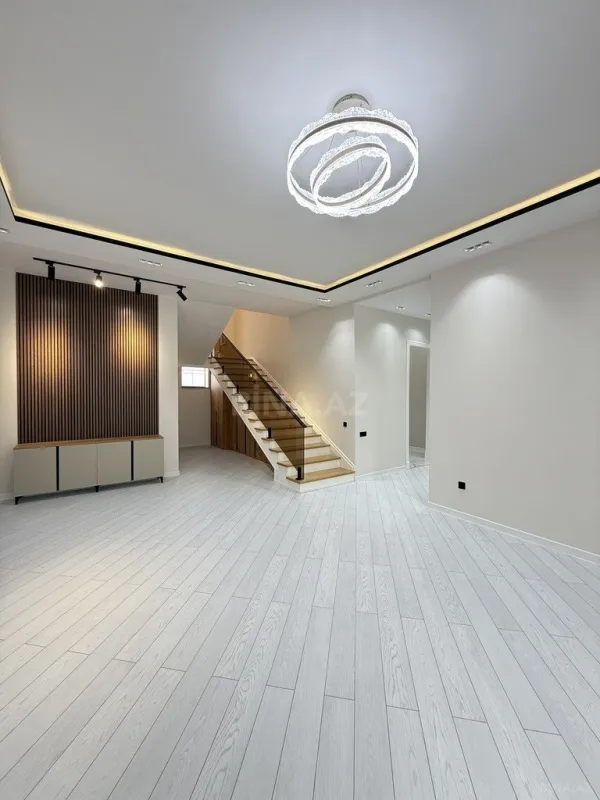 Satılır 5 otaqlı həyət evi 220 m²