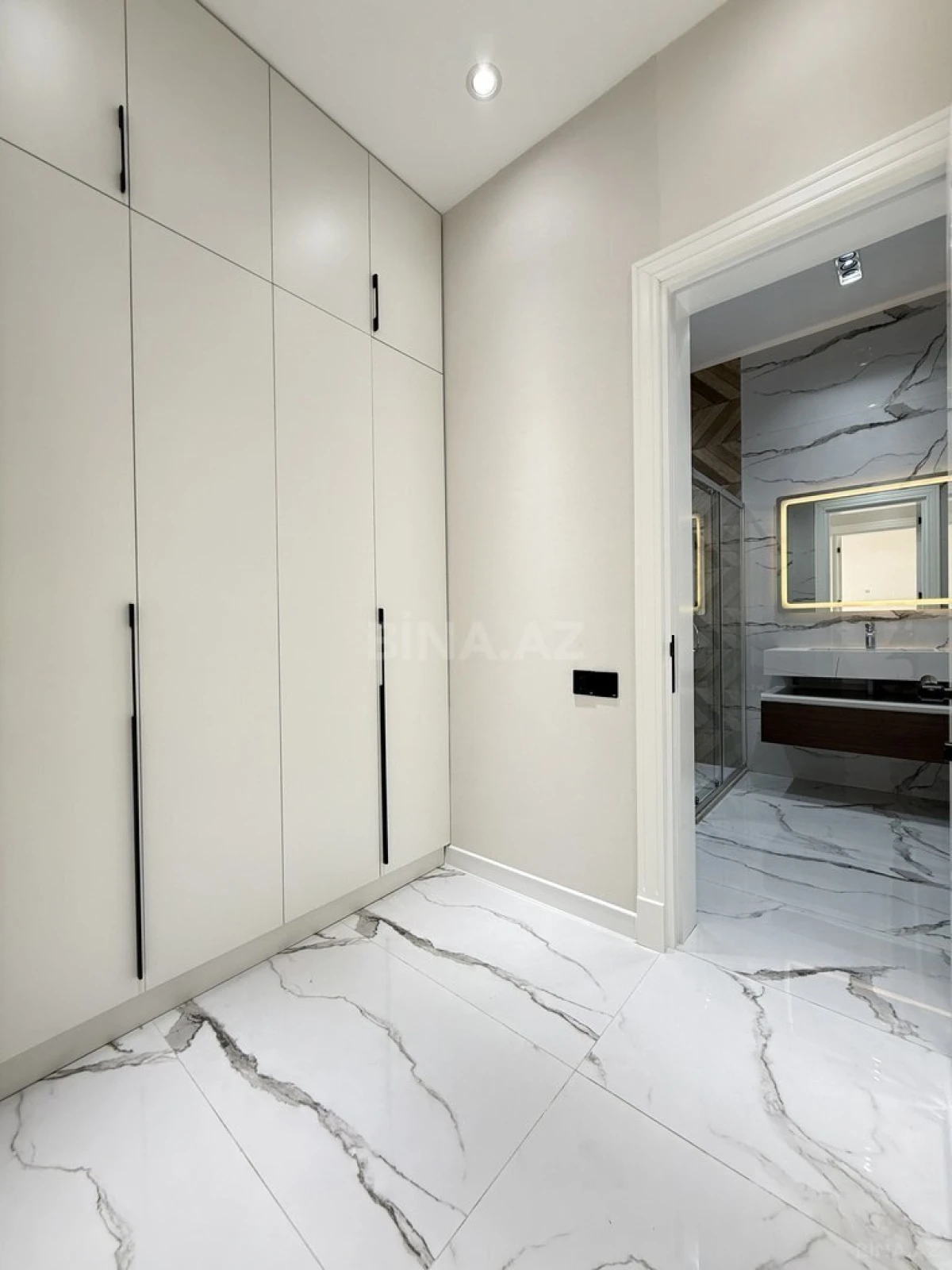 Satılır 5 otaqlı həyət evi 220 m²