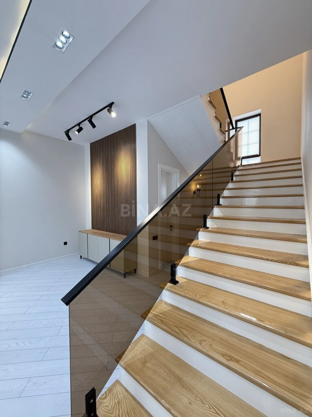 Satılır 5 otaqlı həyət evi 220 m²