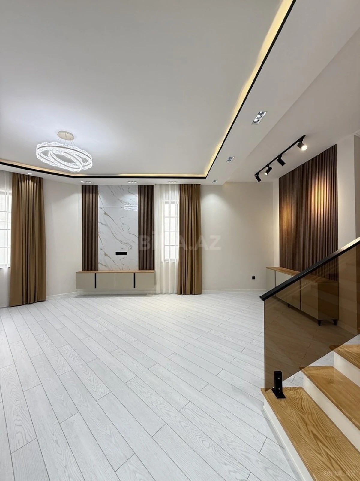 Satılır 5 otaqlı həyət evi 220 m²