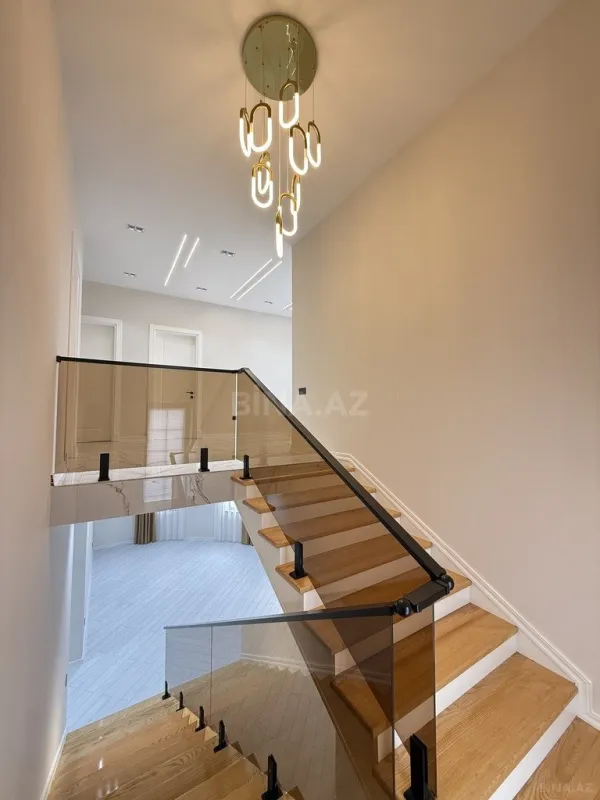 Satılır 5 otaqlı həyət evi 220 m²