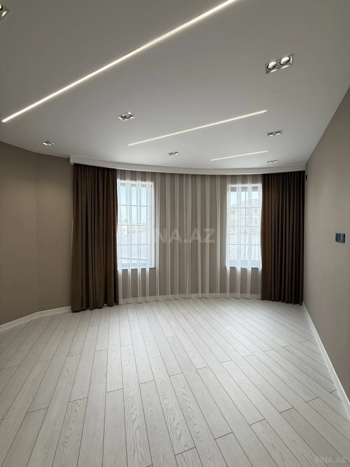 Satılır 5 otaqlı həyət evi 220 m²