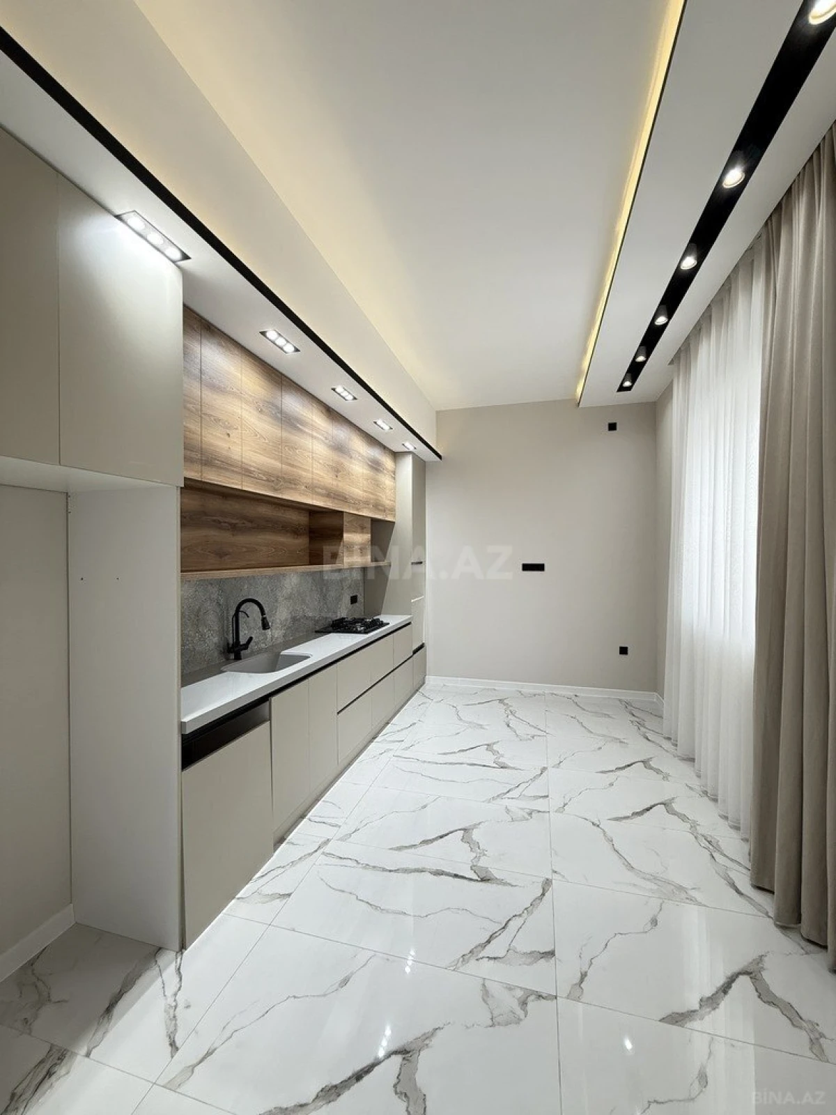 Satılır 5 otaqlı həyət evi 220 m²