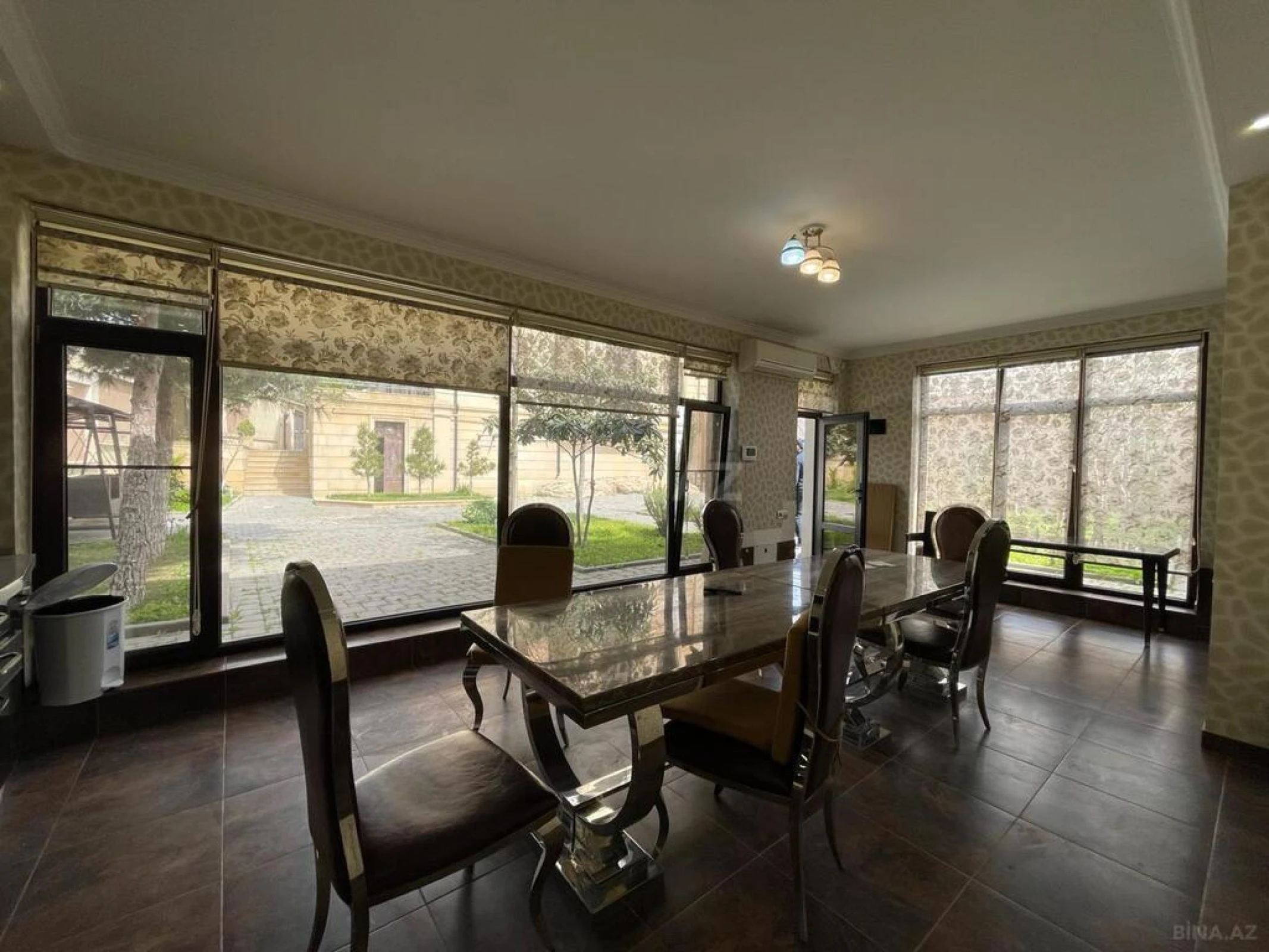 Satılır 7 otaqlı həyət evi 300 m²