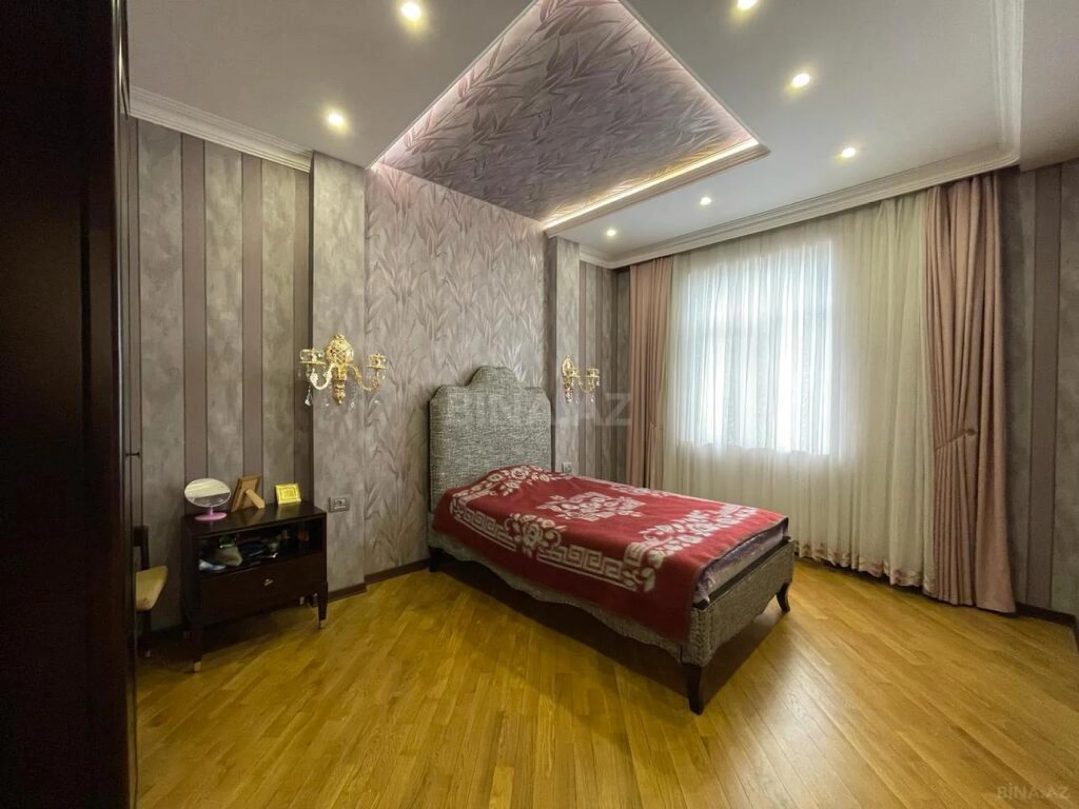 Satılır 7 otaqlı həyət evi 300 m²