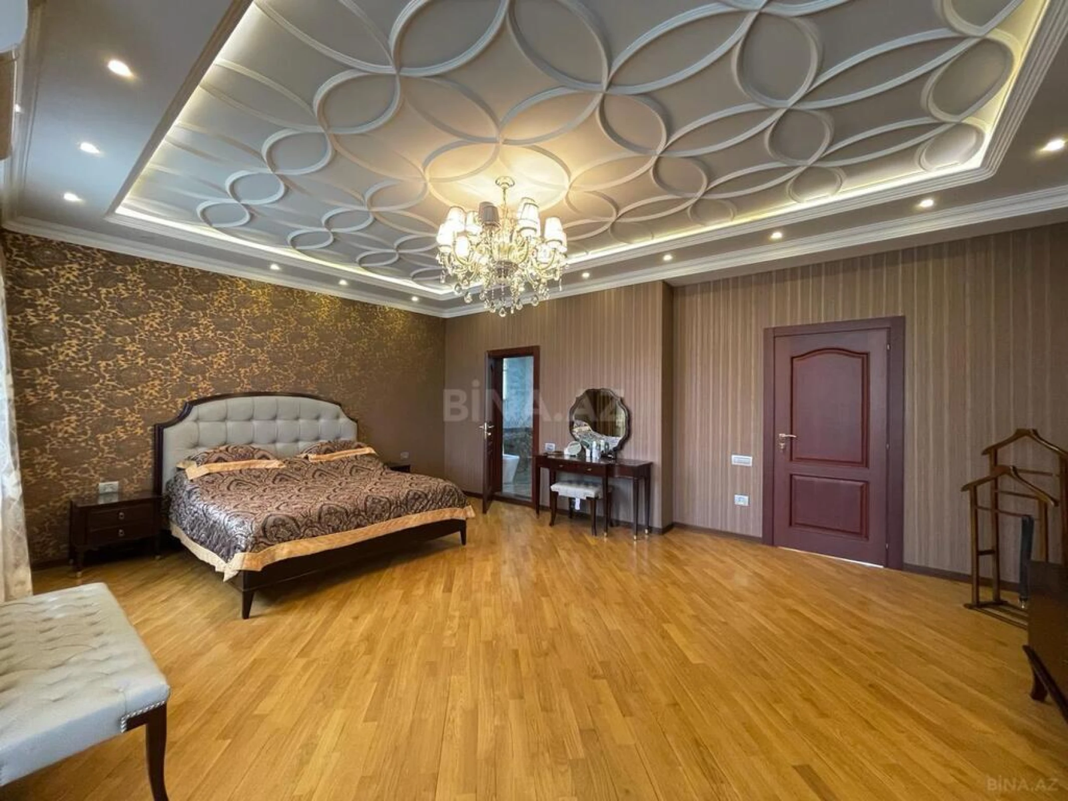 Satılır 7 otaqlı həyət evi 300 m²