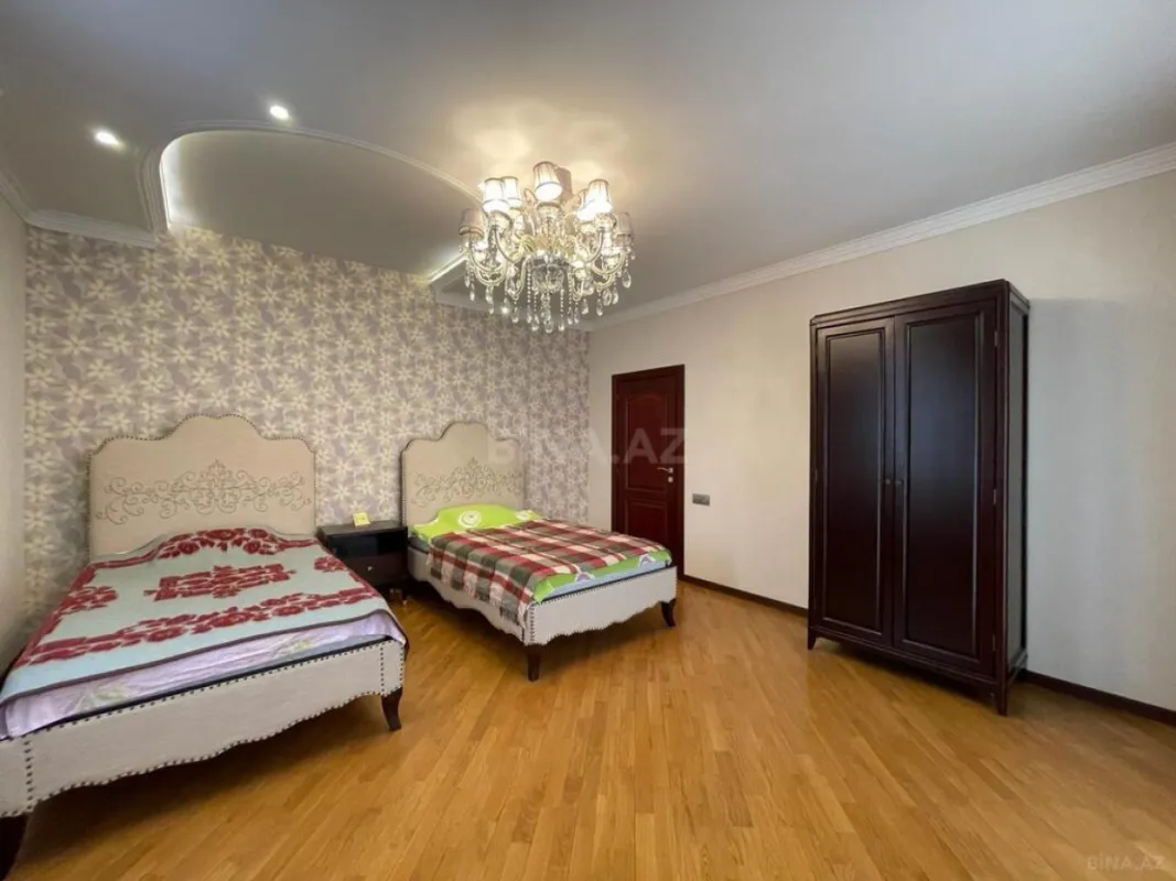 Satılır 7 otaqlı həyət evi 300 m²