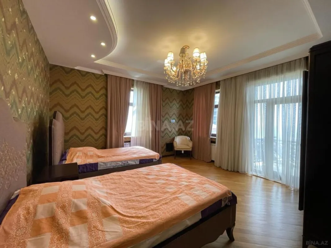 Satılır 7 otaqlı həyət evi 300 m²
