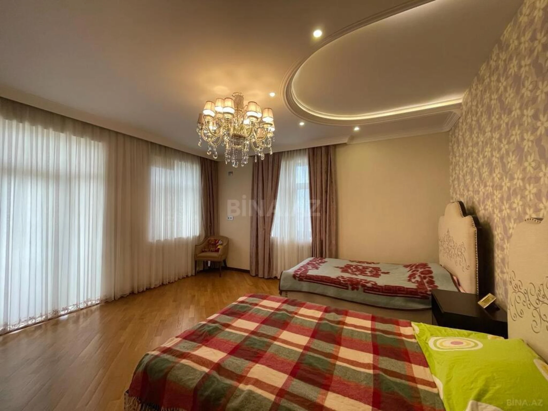 Satılır 7 otaqlı həyət evi 300 m²