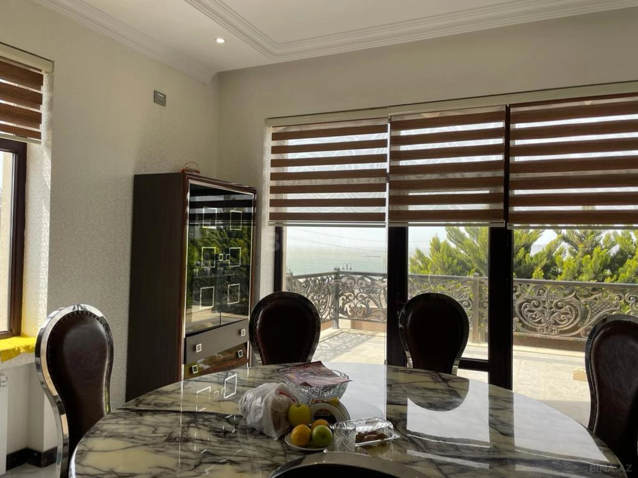 Satılır 7 otaqlı həyət evi 300 m²