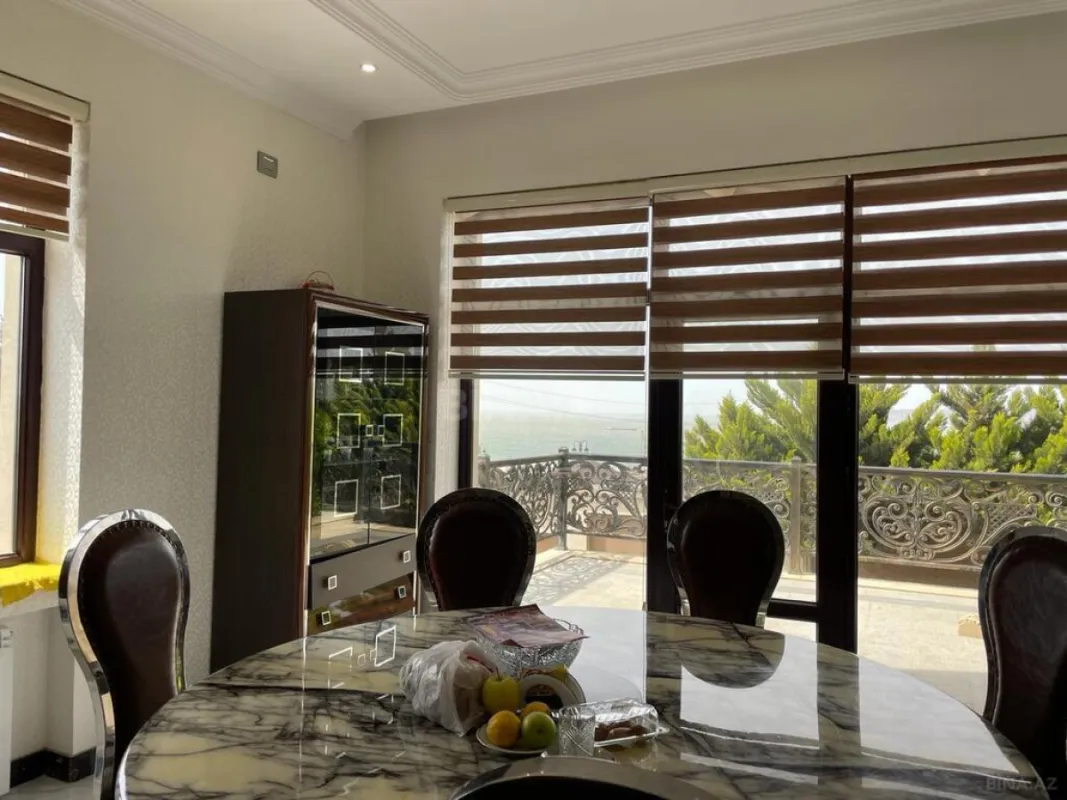 Satılır 7 otaqlı həyət evi 300 m²