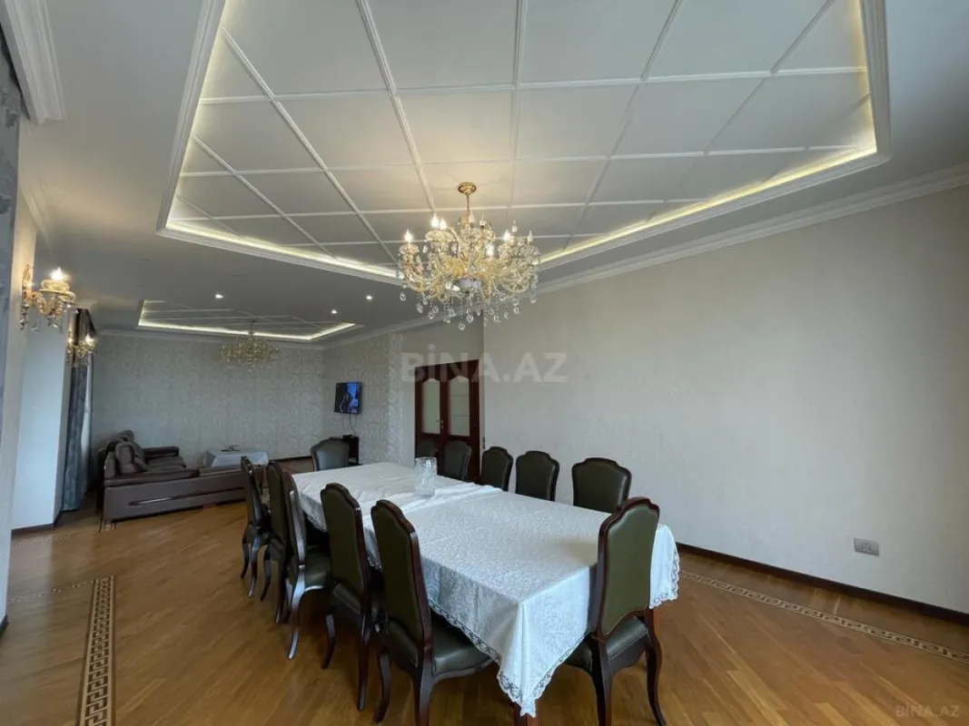 Satılır 7 otaqlı həyət evi 300 m²