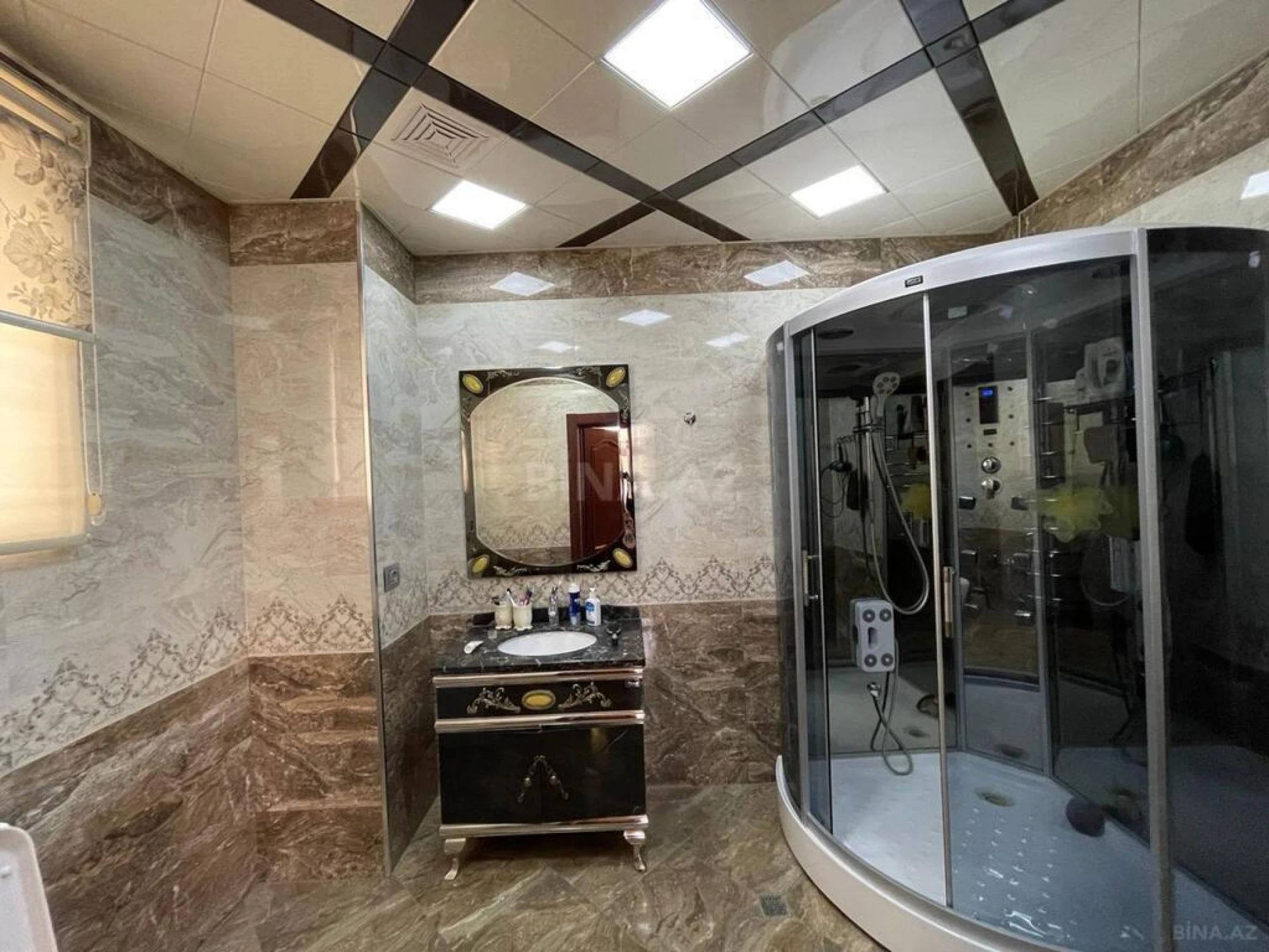 Satılır 7 otaqlı həyət evi 300 m²