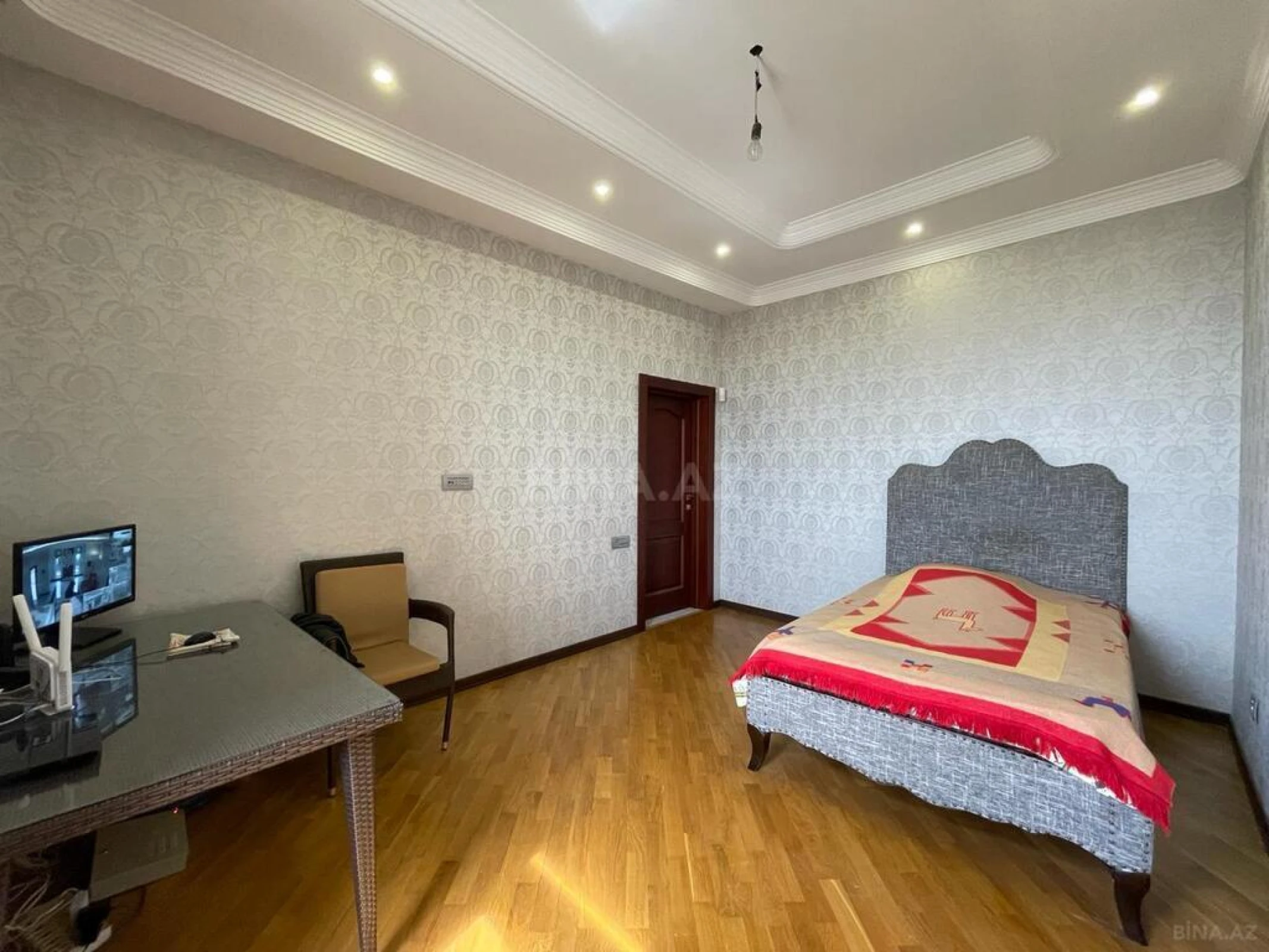 Satılır 7 otaqlı həyət evi 300 m²