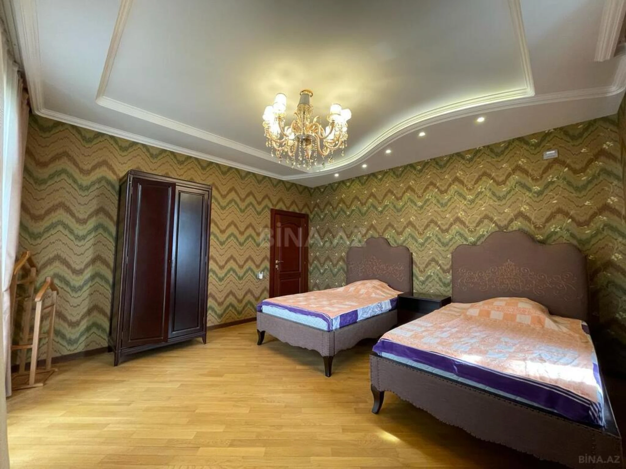 Satılır 7 otaqlı həyət evi 300 m²