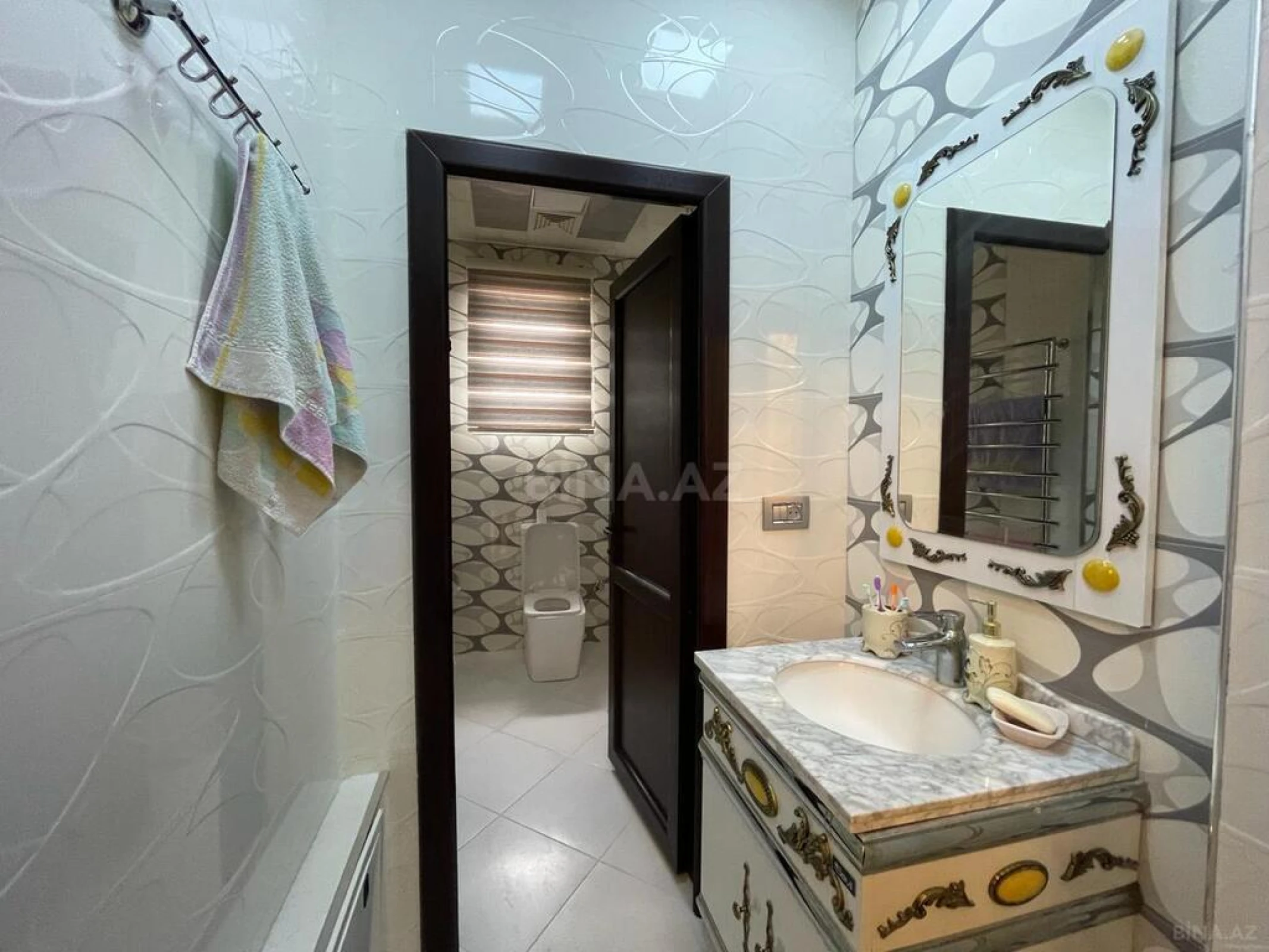 Satılır 7 otaqlı həyət evi 300 m²