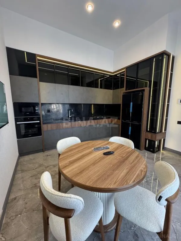 Satılır 4 otaqlı həyət evi 175 m²