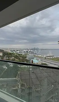 Satılır 4 otaqlı mənzil 303 m²