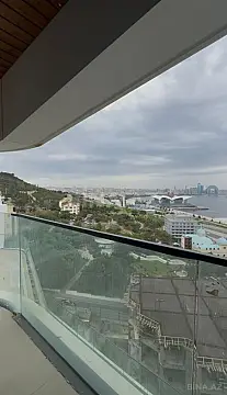 Satılır 4 otaqlı mənzil 303 m²