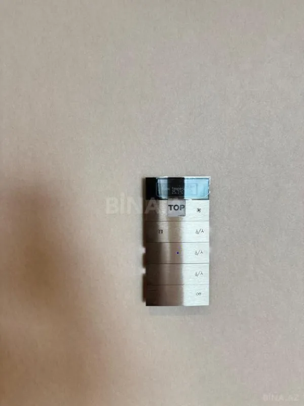 Satılır 4 otaqlı mənzil 303 m²