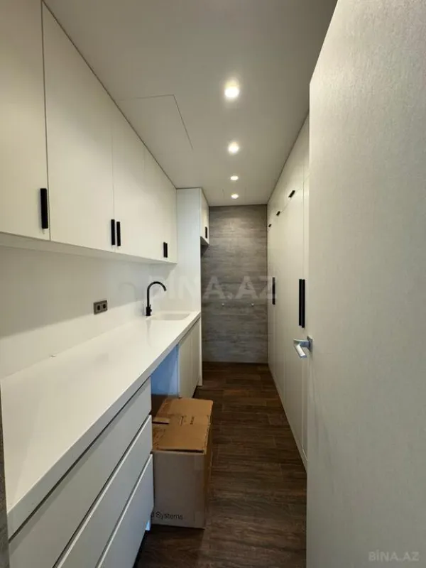 Satılır 4 otaqlı mənzil 303 m²